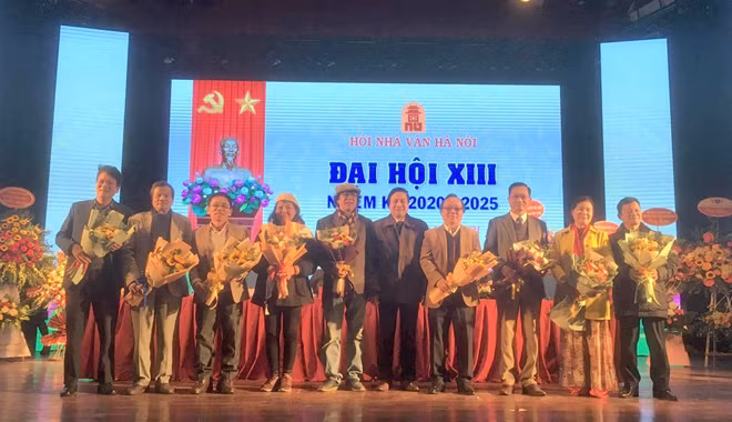 Ra mắt Ban chấp hành Hội Nhà văn Hà Nội nhiệm kỳ XIII (2020-2025).