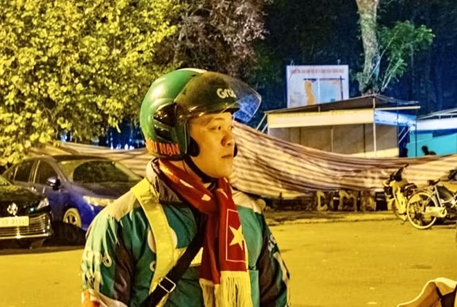 Việt từng bị bỏ rơi nên anh không muốn bỏ rơi bất cứ ai.
