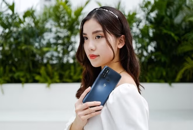 Tân binh Vsmart Live 4 tỏ ra vượt trội so với các đối thủ ở nhiều tiêu chí: màn hình, camera, pin, hiệu năng.