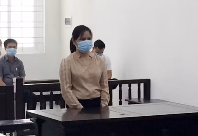 Bị cáo Ca tại phiên toà. Bị cáo Ca tại phiên toà.