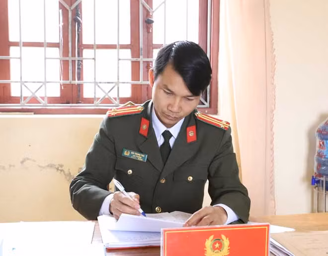 Trung tá Bùi Trọng Thu. Trung tá Bùi Trọng Thu.