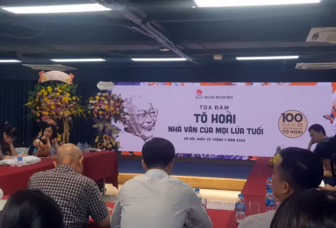 Đông đảo nhà văn và bạn đọc có mặt trong tọa đàm "Tô Hoài - Nhà văn của mọi lứa tuổi".