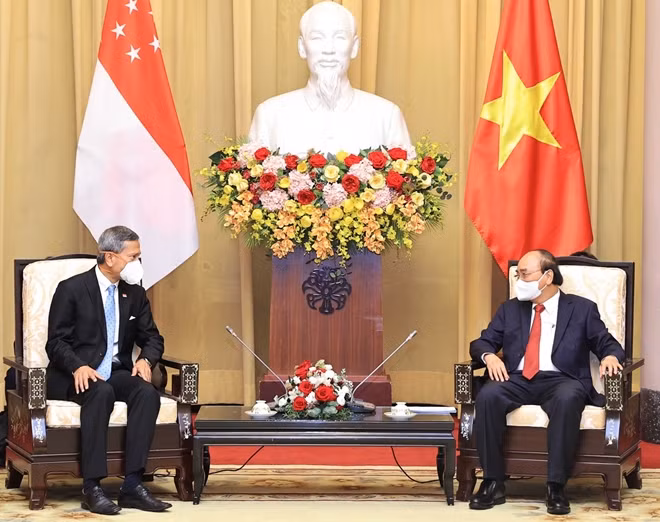 Chủ tịch nước Nguyễn Xuân Phúc tiếp Bộ trưởng Ngoại giao Singapore Vivian Balakrishnan.