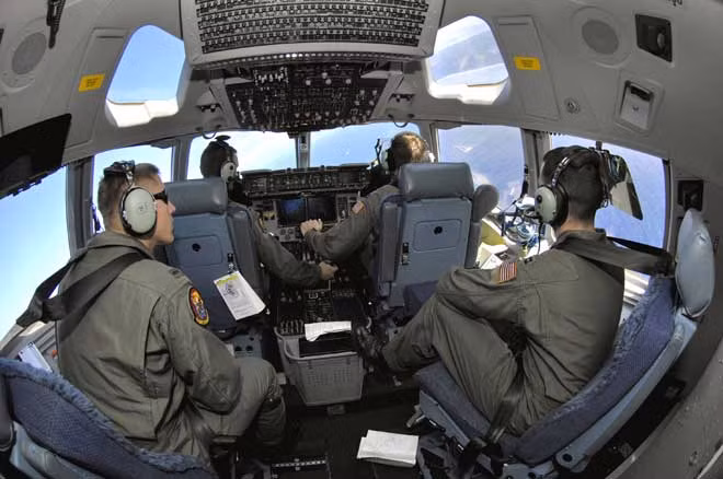 Buồng lái của C-17 Globemaster III. Buồng lái của C-17 Globemaster III.