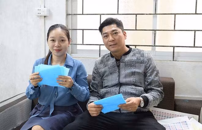 Vợ chồng chị Thắm cảm thấy rất hạnh phúc khi làm được những việc ý nghĩa.