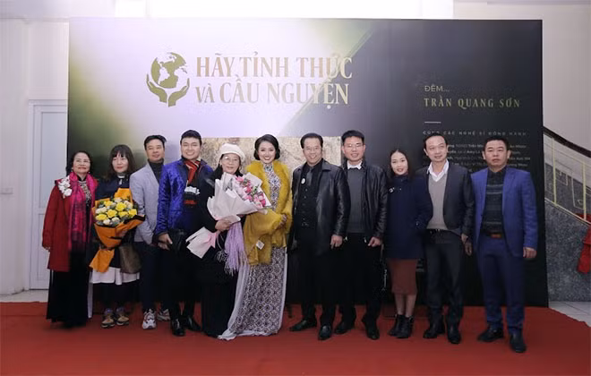 Các nghệ sĩ tham dự chương trình.
