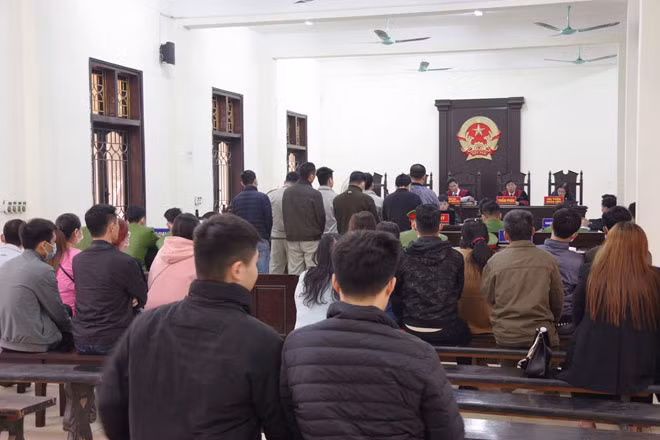 Các bị cáo tại phiên xử.