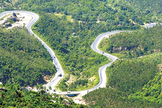 Đèo Cả trong nắng sớm.