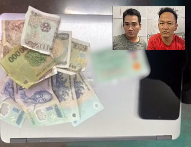 Hai đối tượng cùng tang vật.