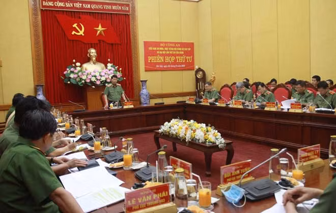 Thứ trưởng Bùi Văn Nam chủ trì phiên họp.