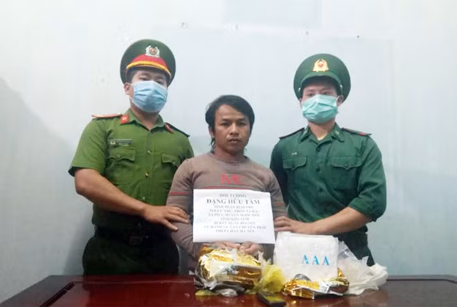 Đối tượng Đặng Hữu Tâm cùng tang vật.