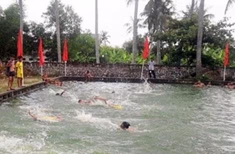 Một góc của bể bơi xã Quỳnh Đôi huyện Quỳnh Lưu, Nghệ An.
