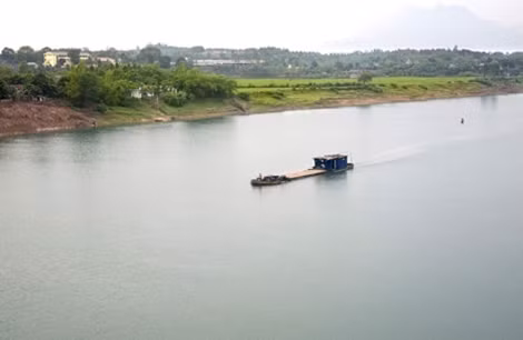 Sông Hồng sẽ chịu nhiều hệ lụy về môi trường nếu xây dựng thêm các nhà máy thủy điện. Ảnh: CTV.