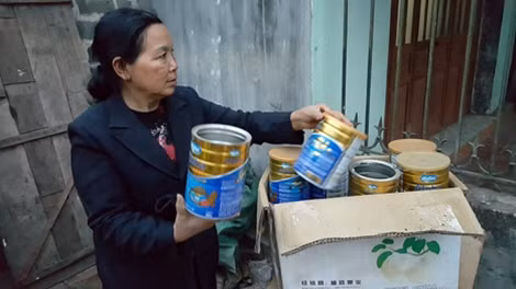 Xác các hài nhi gom về được cho vào hộp sữa và chôn cất cẩn thận.