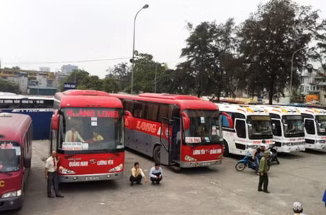 Thanh tra Bộ GTVT vừa yêu cầu Sở GTVT Quảng Ninh siết chặt hoạt động kinh doanh vận tải bằng xe ôtô tại hai đầu bến. Ảnh minh họa.