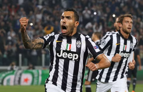 Tevez ghi bàn ấn định tỷ số. Ảnh: Reuters.