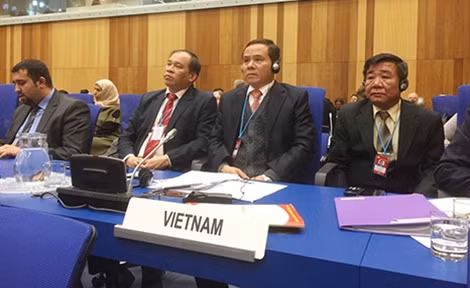 Thiếu tướng Nguyễn Phong Hòa, dẫn đầu đoàn Việt Nam tham dự tại Khóa họp Hội nghị Áo.