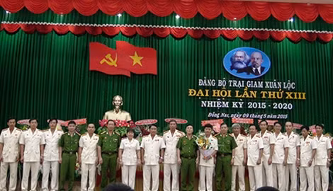 Các đại biểu và Ban Chấp hành Đảng bộ Trại giam Xuân Lộc tại Đại hội Đảng lần thứ XIII.