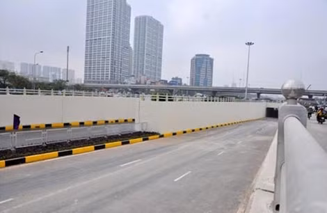 Hầm chui Trung Hòa, theo hướng Trần Duy Hưng - Đại lộ Thăng Long với tổng mức đầu tư khoảng 700 tỷ đồng.