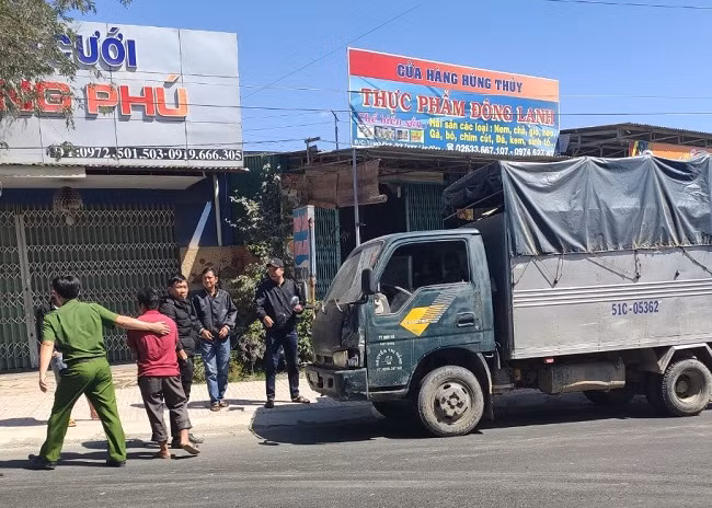Công an huyện Đam Rông thực hiện bắt giữ đối tượng gây tai nạn rồi bỏ trốn