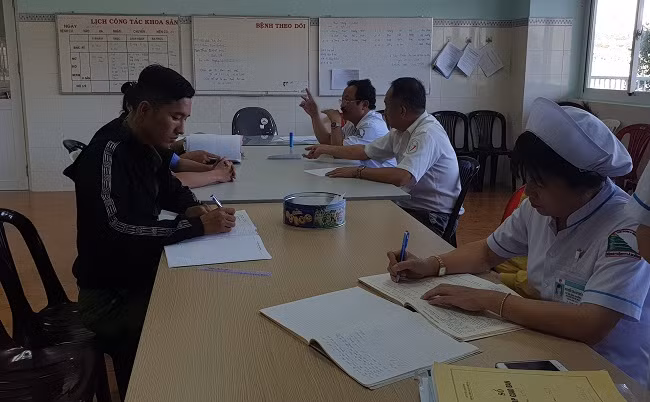 Cơ quan chức năng làm việc với Bệnh viện Đa khoa II Lâm Đồng về cái chết của sản phụ Bàn Thị Kiều Cơ quan chức năng làm việc với Bệnh viện Đa khoa II Lâm Đồng về cái chết của sản phụ Bàn Thị Kiều