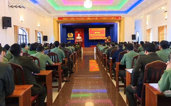 Gần 200 đại biểu tham dự hội nghị tập huấn