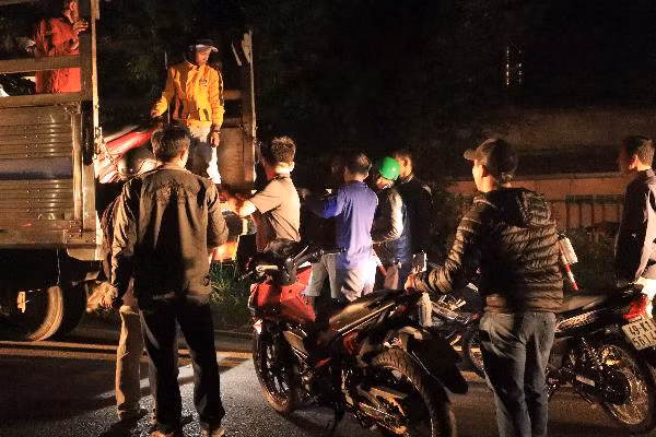 Lực lượng chức năng thu giữ nhiều xe máy Lực lượng chức năng thu giữ nhiều xe máy