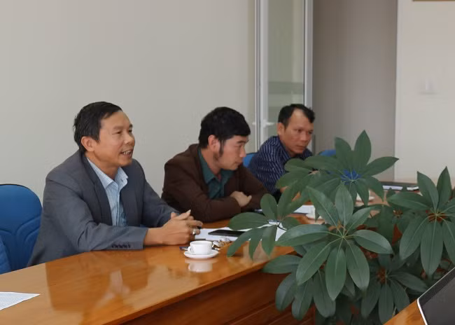 Đại diện Sở Nội vụ Lâm Đồng lý giải việc thi công chức từ rớt thành đậu. Đại diện Sở Nội vụ Lâm Đồng lý giải việc thi công chức từ rớt thành đậu.