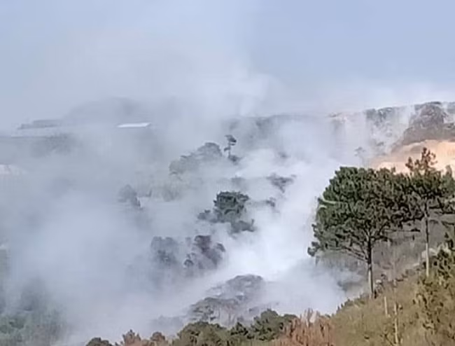 Bãi rác Cam Ly cháy suốt 3 ngày qua