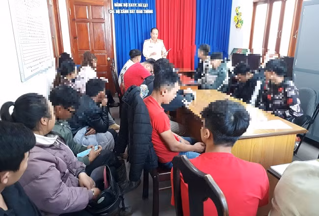 Các thanh, thiếu niên vi phạm viết cam kết