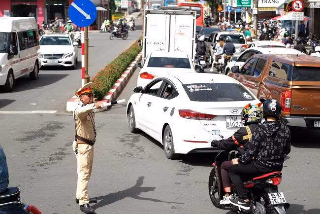 Giao thông Đà Lạt những ngày lễ vẫn thông suốt nhờ sự điều tiết của các lực lượng chức năng