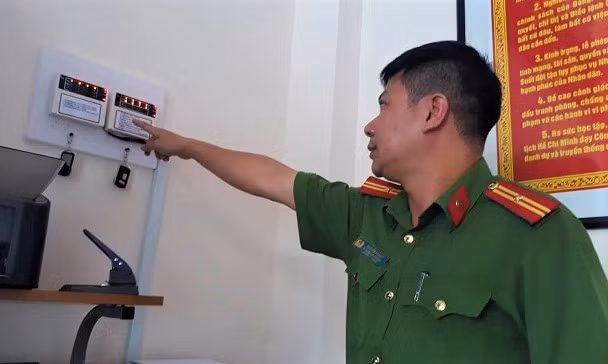 Cảnh báo từ phía ngân hàng sẽ được chuyển về trực ban Công an phường Cảnh báo từ phía ngân hàng sẽ được chuyển về trực ban Công an phường