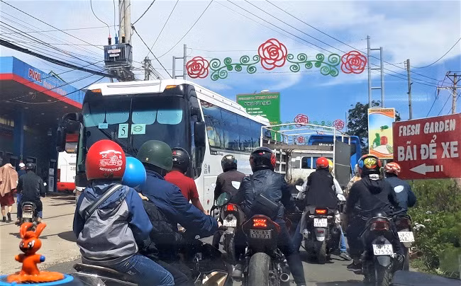 Nhiều nút giao thông tại Đà Lạt luôn trong tình trạng kẹt cứng
