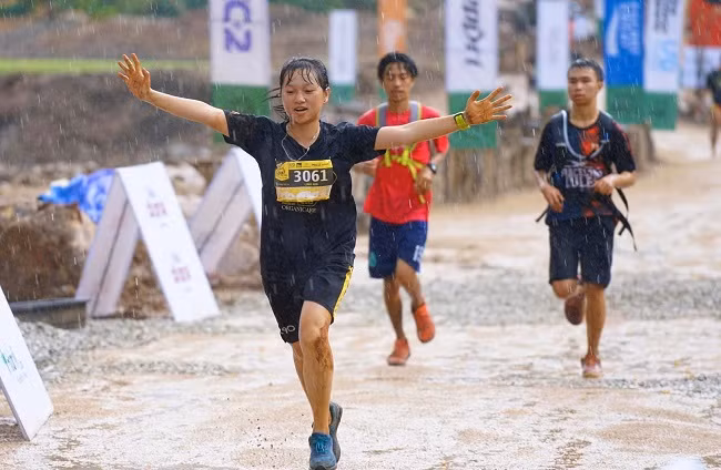 VĐV Linh Nhi về nhất nữ cự ly 35km