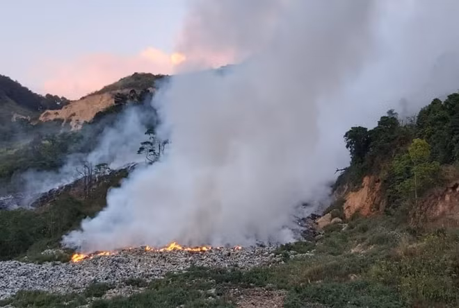 Bãi rác Cam Ly cháy ngày 27-12