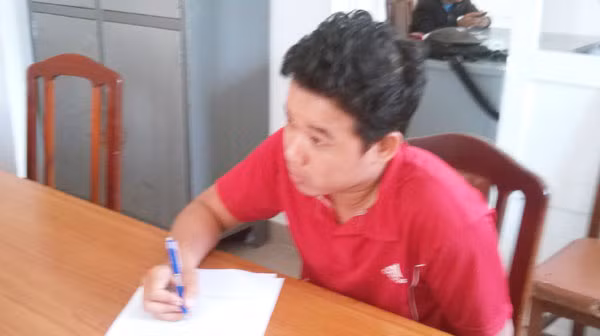Điều dưỡng Nguyễn Hoàng Kha tại trụ sở Công an Đà Lạt. Điều dưỡng Nguyễn Hoàng Kha tại trụ sở Công an Đà Lạt.