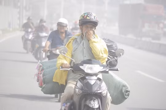 Các đô thị lớn đang phải đối mặt với tình trạng ô nhiễm khói, bụi.