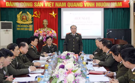 Trung tướng Bùi Bá Định, Phó Tổng cục trưởng Tổng cục Chính trị CAND phát biểu chỉ đạo hội nghị.