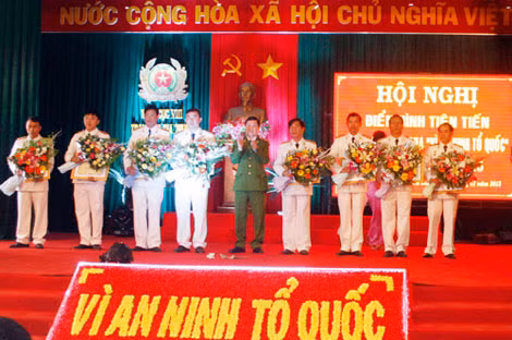 Nhiều tập thể, các nhân CBCS Trại giam Gia Trung được các cấp khen thưởng. Nhiều tập thể, các nhân CBCS Trại giam Gia Trung được các cấp khen thưởng.