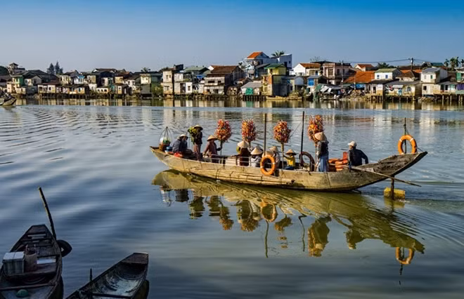 "Bến đò Bao Vinh" của Lê Tấn Thanh (giải nhì).