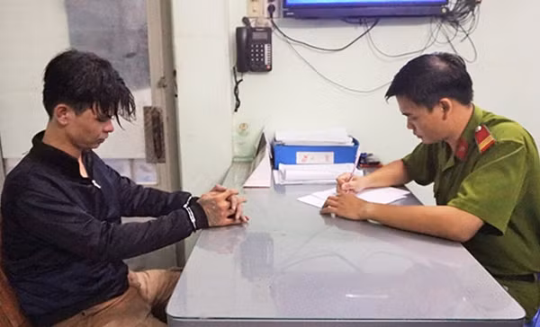 Cơ quan Công an lấy lời khai Kiệt.