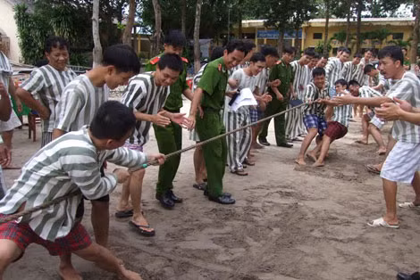Nhiều hoạt động vui chơi cho phạm nhân. Nhiều hoạt động vui chơi cho phạm nhân.