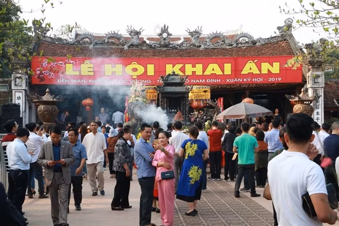 Chỉ vài giờ nữa lễ Khai ấn đền Trần sẽ chính thức bắt đầu.