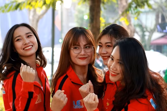 Các cổ động viên luôn mang niềm tin với các cầu thủ của nước nhà sẽ tạo nên kỳ tích tại SEA Games 30