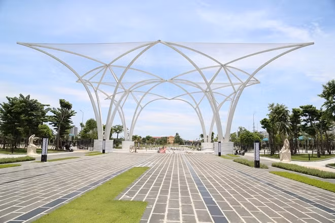 Dự án Công viên âm nhạc nằm ở phía Nam khu đô thị Dương Nội (Hà Đông, Hà Nội) có tổng diện tích 5,9 ha sắp mở cửa đón khách.