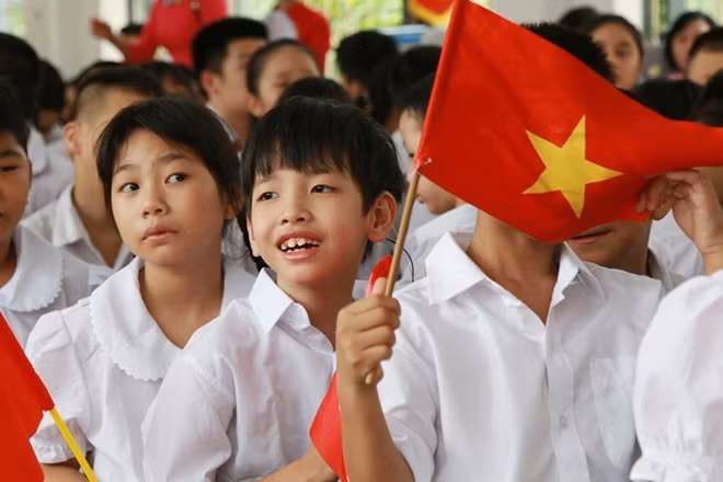 Khuôn mặt rạng rỡ của các học sinh trong ngày khai giảng.