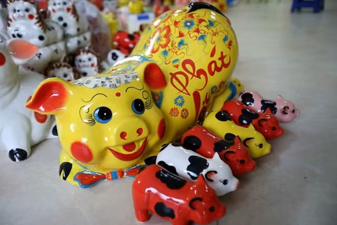 Những chú lợn đất thành phẩm phục vụ cho dịp Tết Nguyên Đán 2019.