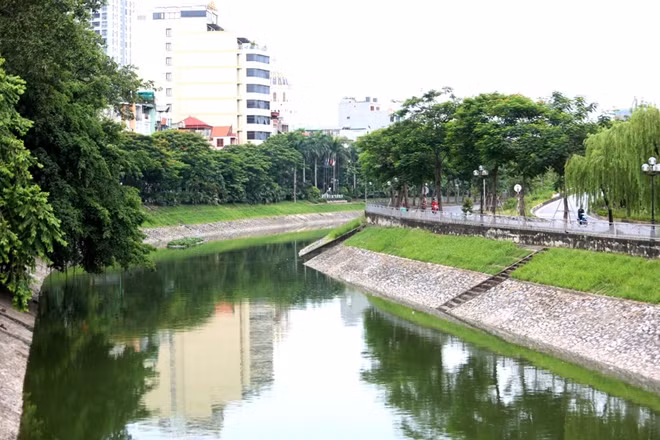 Trao đổi với PV, đại diện Công ty thoát nước Hà Nội đã báo cho Công ty Cổ phần Cải thiện Môi trường Nhật Việt – JVE biết trước 1 ngày về việc xả nước lần này (tức ngày 30-7).