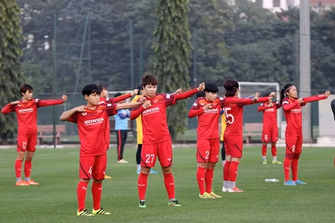 Các cầu thủ này đã quyết định nghỉ hẳn để lo việc gia đình và cũng đã nhiều tuổi, muốn nhường cho các cầu thủ trẻ có cơ hội phấn đấu.