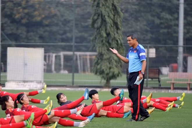 Theo kế hoạch, đội duy trì 2 buổi tập mỗi ngày tại Trung tâm đào tạo bóng đá trẻ Việt Nam.